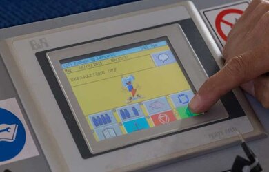 Touch screen display